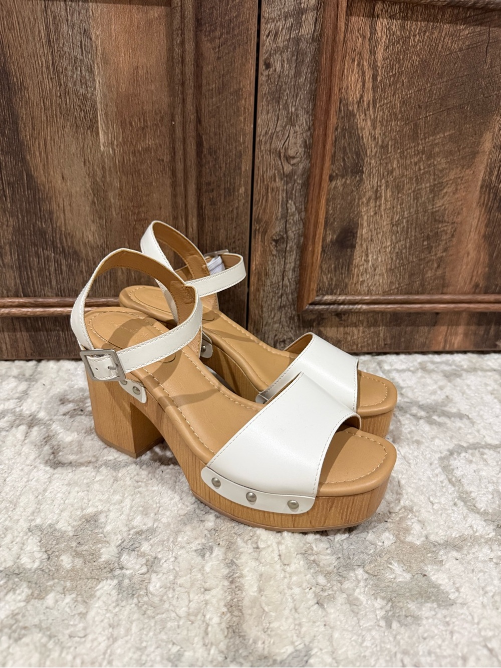 Universal threads platform heels/ sandals